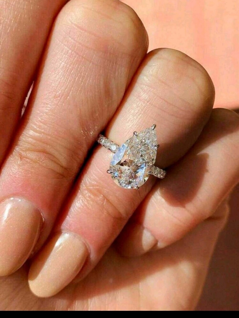 BRAND NEW ** Elegant Pear-Cut White Crystal Engagement Ring